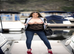 Fake : Melissa Claire Egan