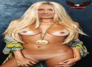 Fake : Carolin Niemczyk