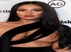 Fake : Shay Mitchell