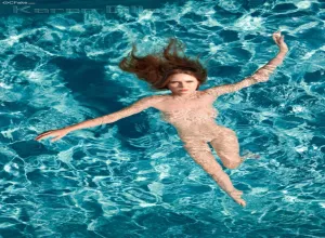 Fake : Karen Gillan